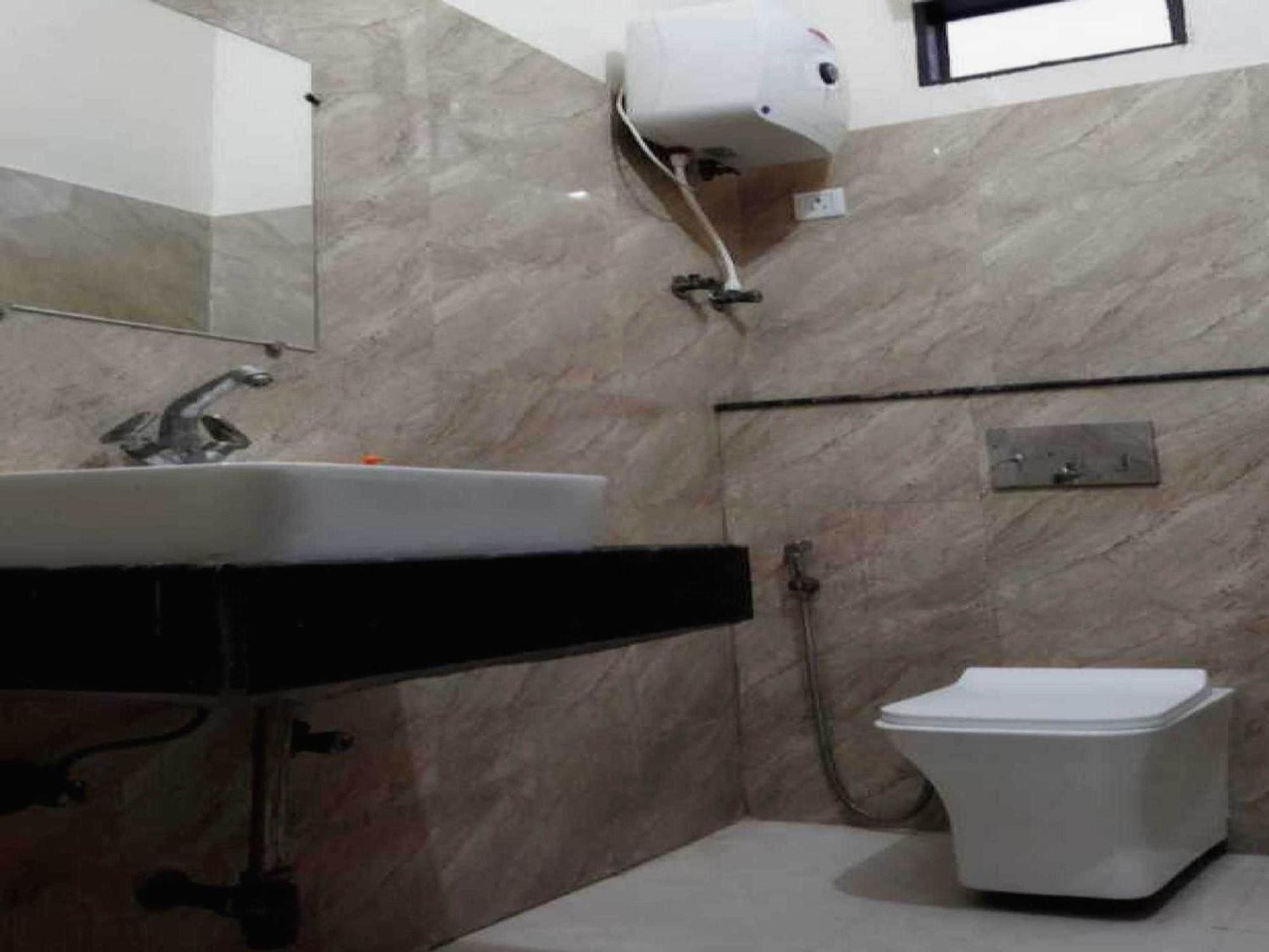 Hotel O G Hotel Happy Home Alīgarh Esterno foto